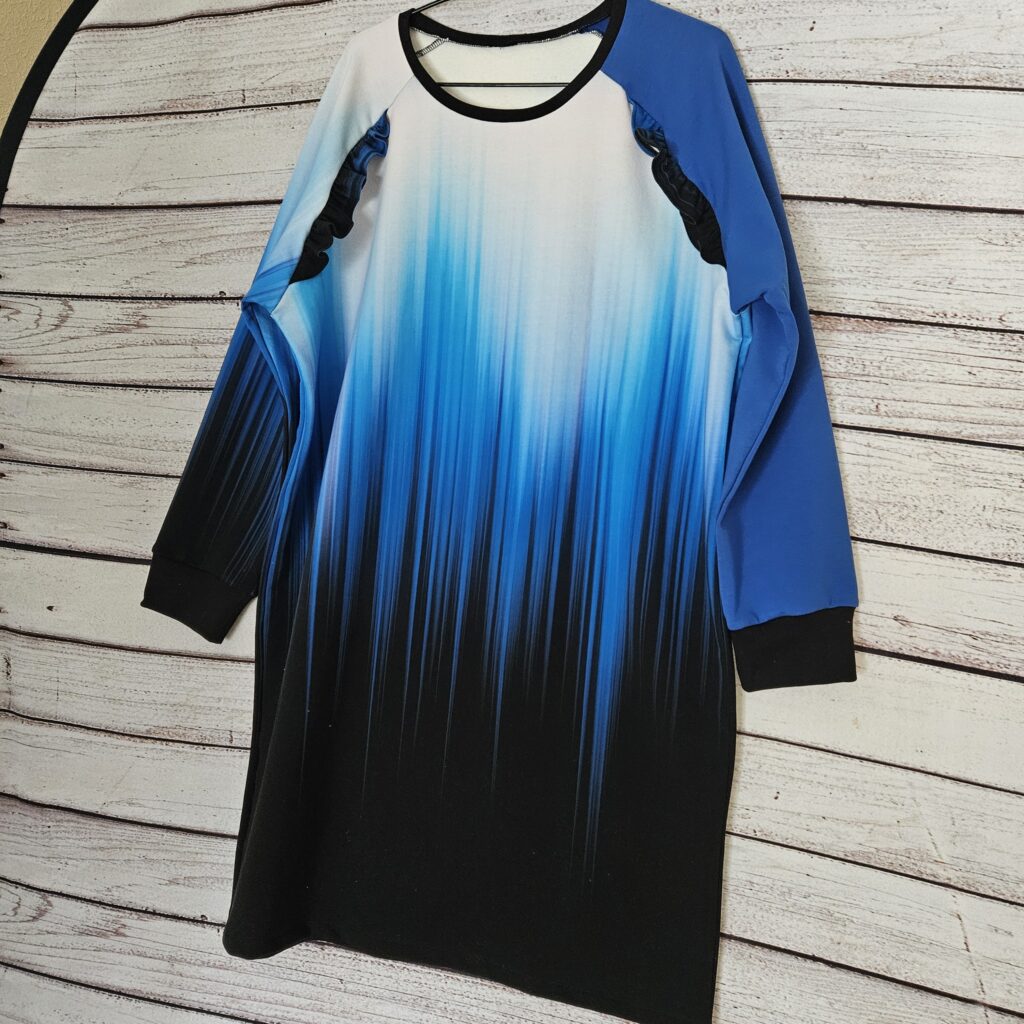 tuunika sini-must-valge