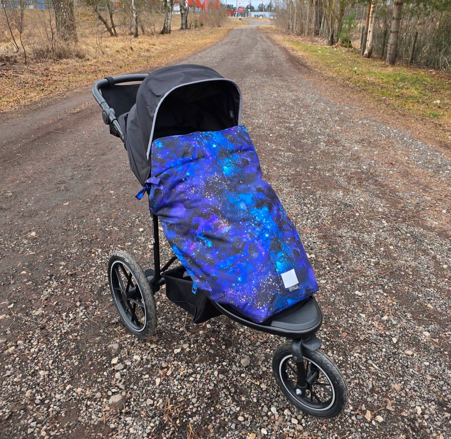 Sinine lukuga jalakate THULE mudel vankril.